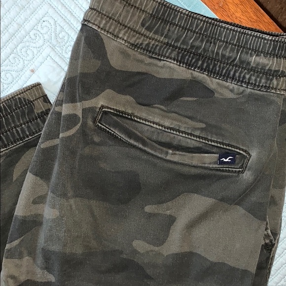 hollister camo sweatpants